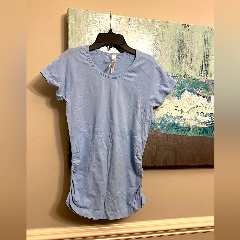Athleta Women’s Momentum short sleeve top, size 4